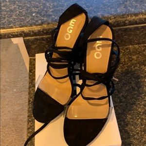 Size 7, open-toed shoes